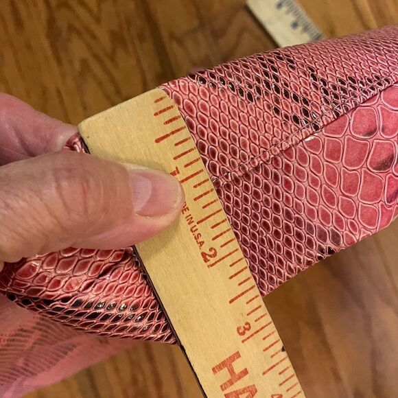 Kim Kardashian pink tote in faux snake print - Picture 10 of 16